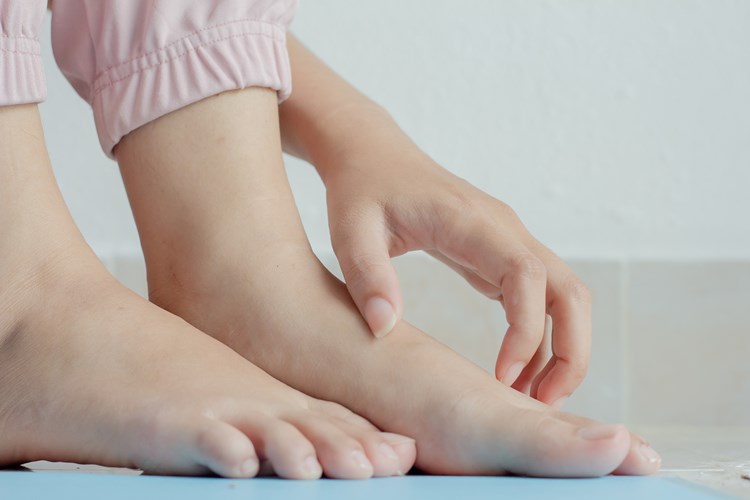 Ayak Mantarına Batikon Sürülür Mü?