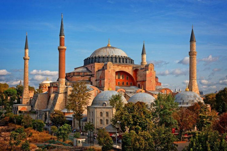 Ayasofya’ya Giriş Ücretli Mi?