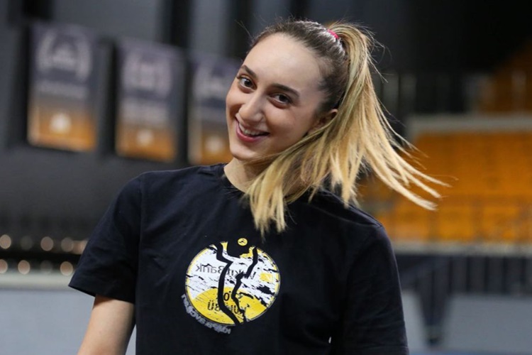 Ayça Aykaç Smaçör Mü?