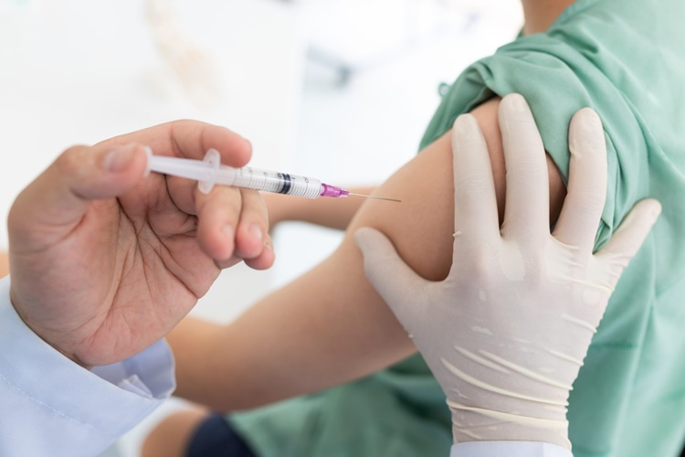 B12 İğnesi Sivilce Yapar Mı?