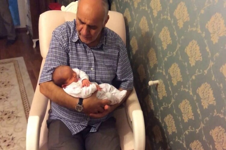 Baba Kulağa Ezan Okuyabilir Mi?