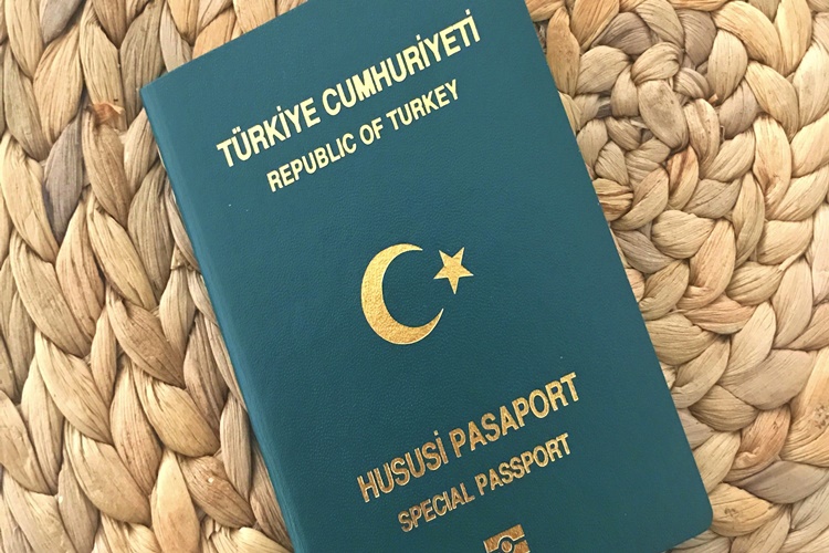 Babadan Yeşil Pasaport Kaç Yaşına Kadar Geçerli?