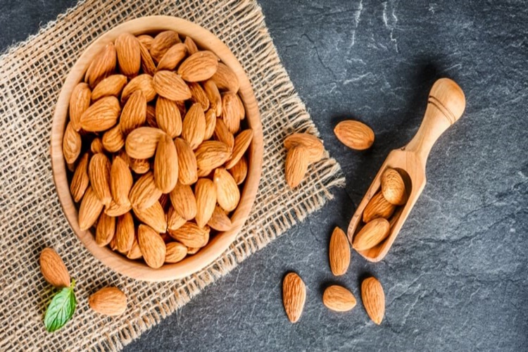 Badem Sivilce Yapar Mı?