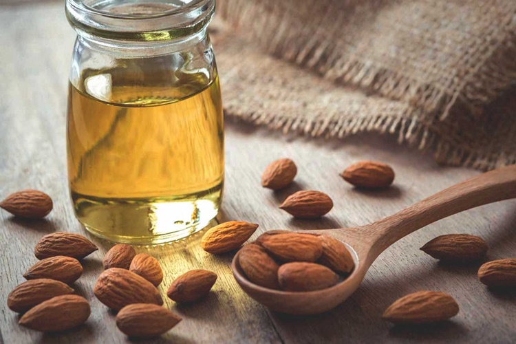 Badem Yağı Buzdolabına Konur Mu?