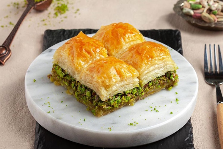 Baklava Buzluğa Konur Mu?