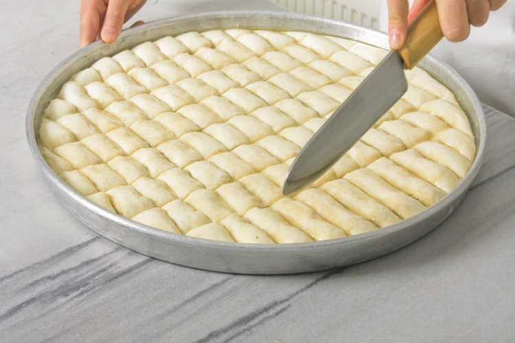 Baklava Hamuruna Tereyağı Konur Mu?