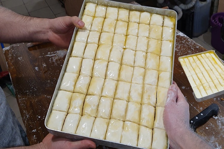 Baklava Hamuruna Zeytinyağı Konur Mu?