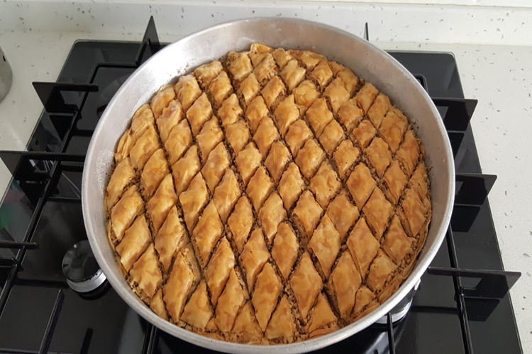 Baklava Nasıl Kesilir?