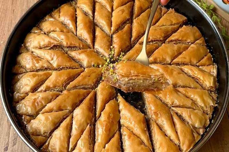 Baklava Neden Sert Olur?