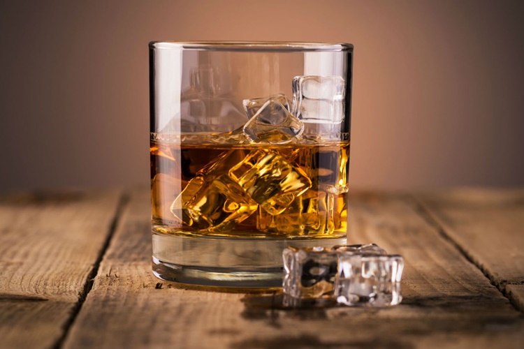 Ballı Jack Daniels Yanına Ne Gider?