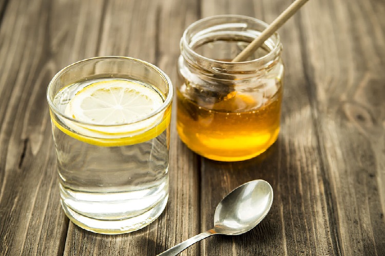 Ballı Limonlu Ilık Su Boğaz Ağrısına İyi Gelir Mi?