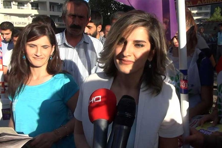 Başak Demirtaş Devlet Memuru Mu?