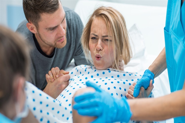 Bebek Tersken Doğum Sancısı Olur Mu?