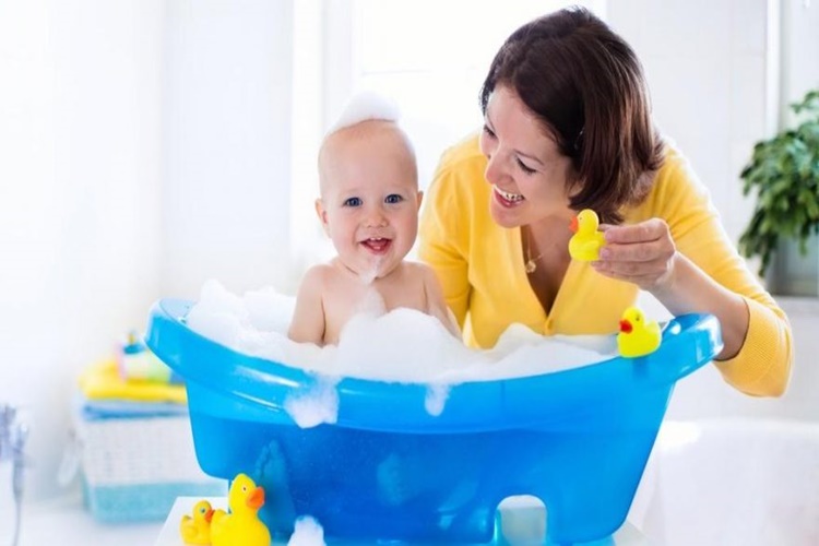 Bebek Yıkama Nasıl Yapılır? 