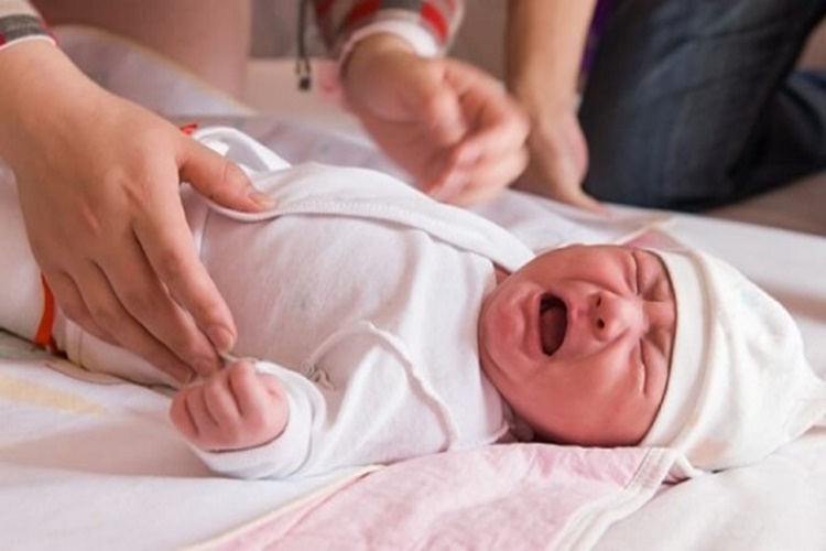 Bebeklerde Boğulmuş Fıtık Nedir?
