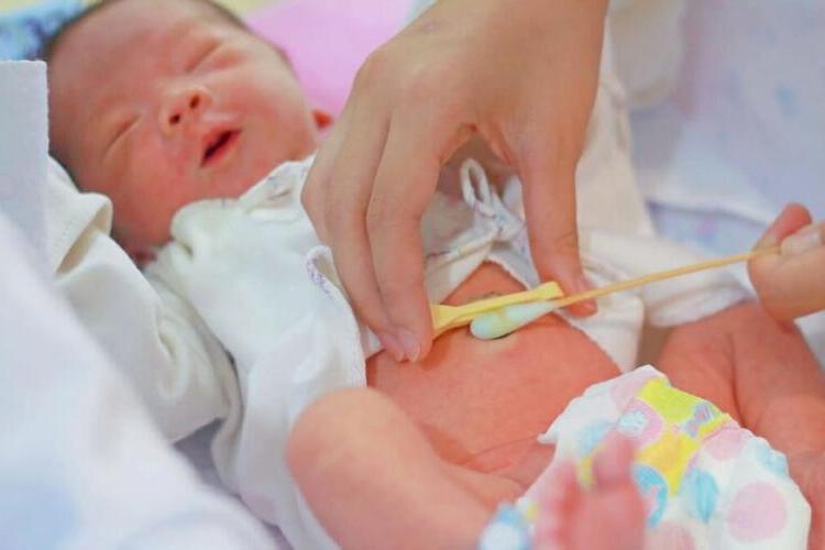 Bebeklerde Göbek Bağı İltihabı Tehlikeli Midir?