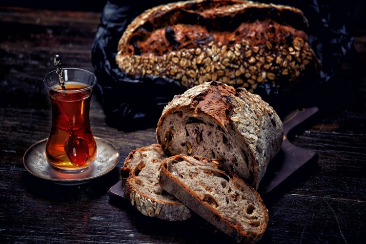 Bebeklere Çay Ekmek Verilir Mi?