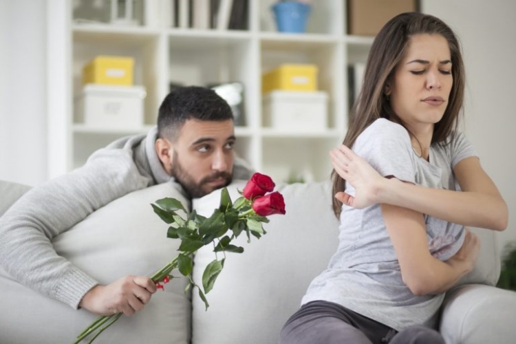 Bekar Erkek Evli Kadına Aşık Olur Mu?