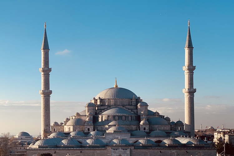 Berat Kandili Kuran’da Geçiyor Mu?