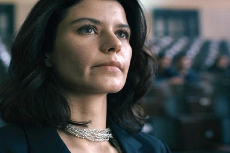 Beren Saat Boyu Kaç Cm?