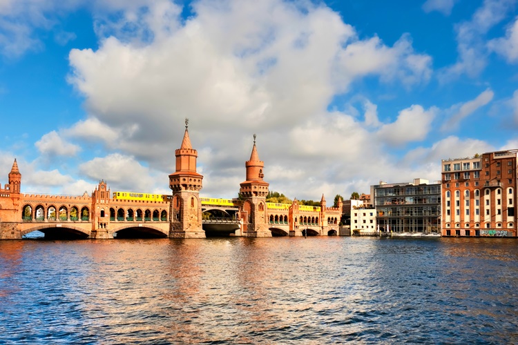 Berlin Duvarı Ne Kadar Sürede Yapılmıştır?