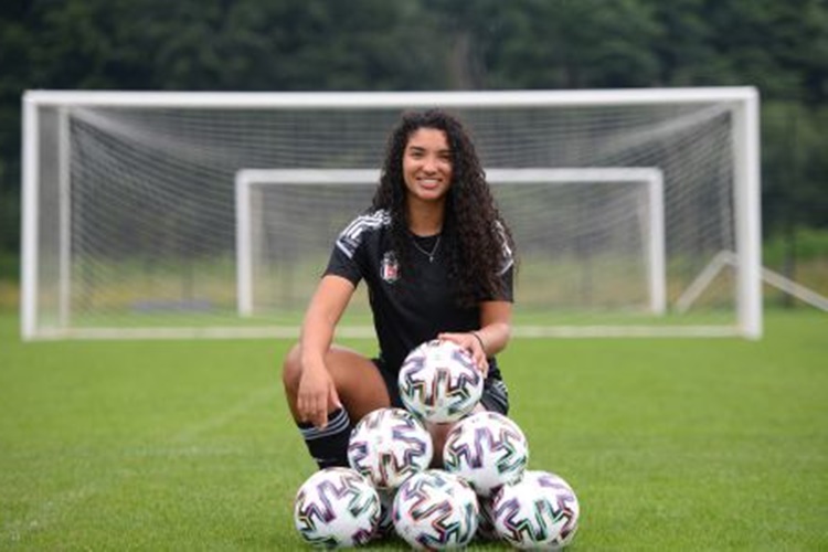 Beşiktaş Kadın Futbol Takımı Defans Oyuncusu Giovanna Dos Santos Nascimento Kimdir?