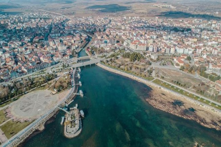 Beyşehir Gölü Kaç Km?