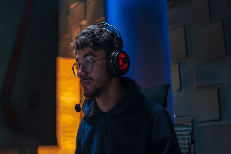 Bilgisayarda Kulaklık Nereye Takılır?