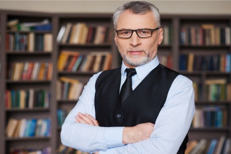 Bir İnsan Kaç Yaşında Profesör Olur?