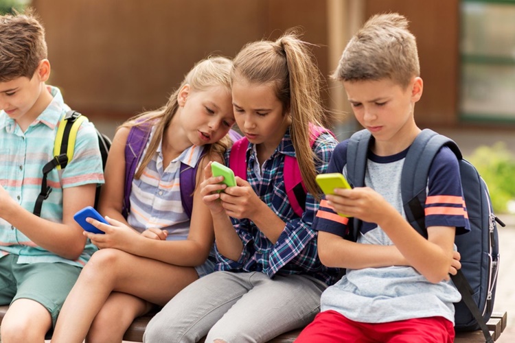 Bir Öğretmen Öğrencinin Telefonunu Karıştırabilir Mi?