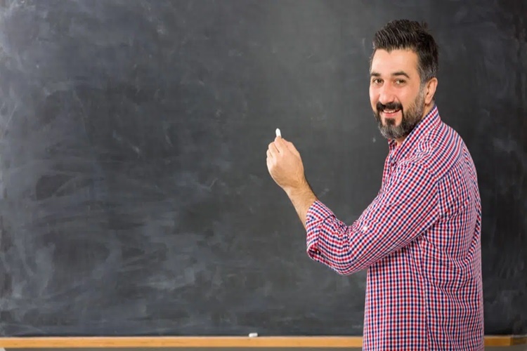 Bir Öğretmen Okuldan Nasıl Attırılır?