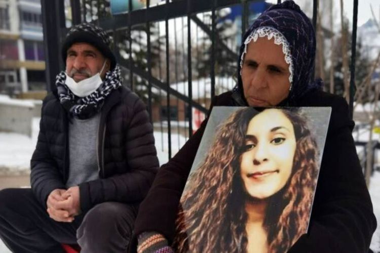 Gülistan Doku Kimdir?