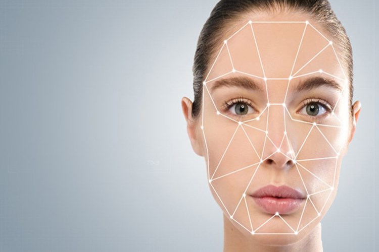 Biyometrik Fotoğraf Makyajlı Çekilir Mi?