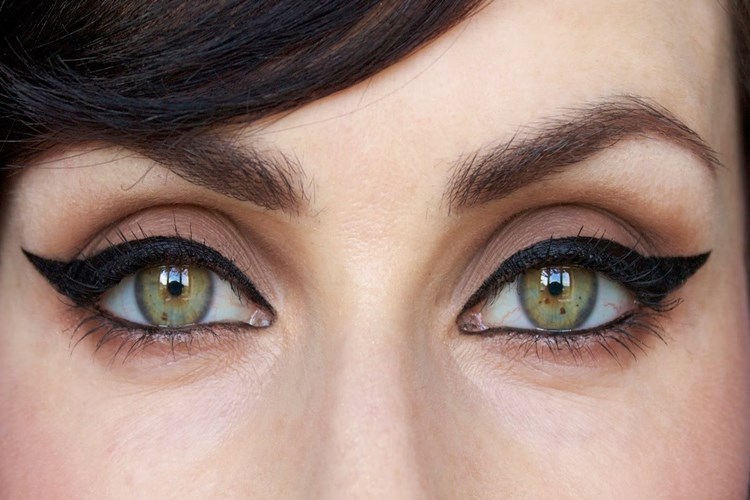 Biyometrik Fotoğrafta Eyeliner Olur Mu?