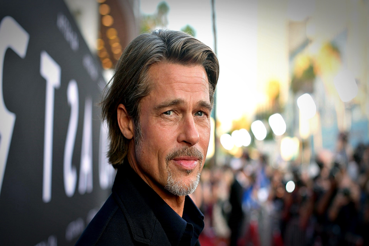 Brad Pitt Burnu Estetik Mi?