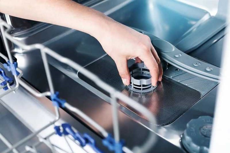Bulaşık Makinesi Bitince Hemen Açılmalı Mı?