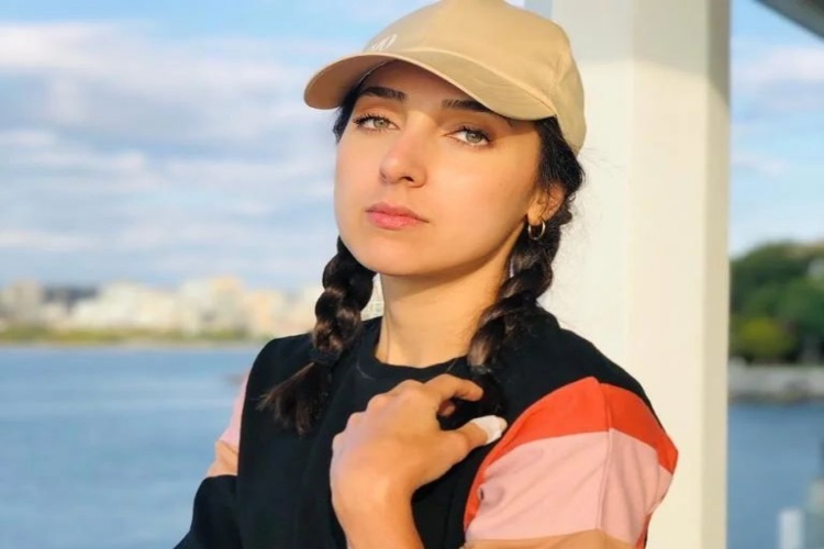 Buse Kara Boyu Kaçtır?