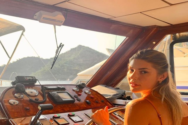 Buse Sinem İren Kaç Yaşında?