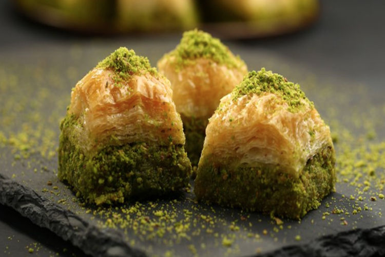 Buzluktan Çıkan Baklavaya Şerbet Nasıl Dökülür?