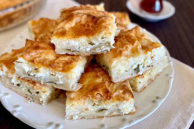 Buzluktan Çıkan Börek Fırında Nasıl Pişirilir?