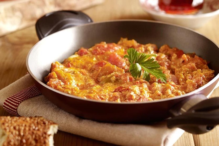 Buzluktan Çıkan Menemen Nasıl Pişirilir?