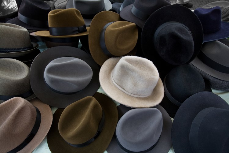 Çamaşır Makinesinde Şapka Hangi Programda Yıkanır?