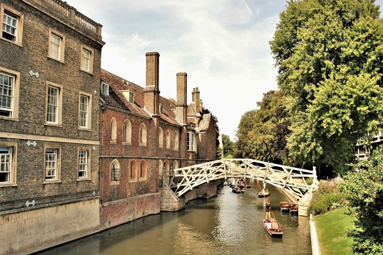 Cambridge Üniversitesine Girebilmek İçin Gerekenler Nelerdir? 