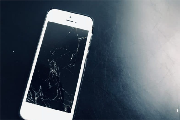 Camı Kırık Telefon Kullanmanın Zararları Nelerdir?