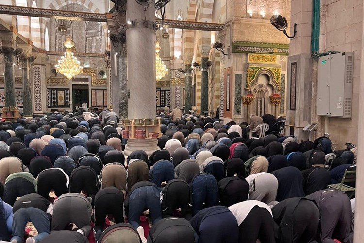 Camide Akşam Namazı Nasıl Kılınır?