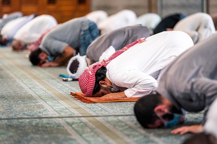 Camide Cemaatle Namaz Nasıl Kılınır?