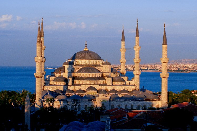 Camide Lokum Dağıtmak Sevap Mı?