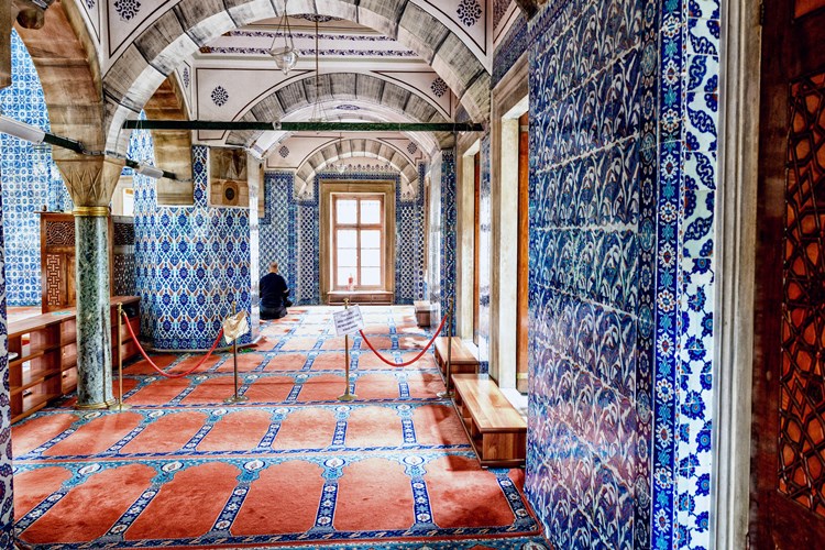 Camide Şarkı Söylemek Günah Mı?