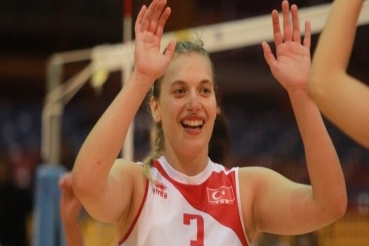 Cansu Özbay Hangi Bölüm Mezunu?