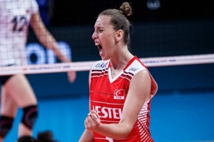 Cansu Özbay Hangi Takımda Oynuyor?